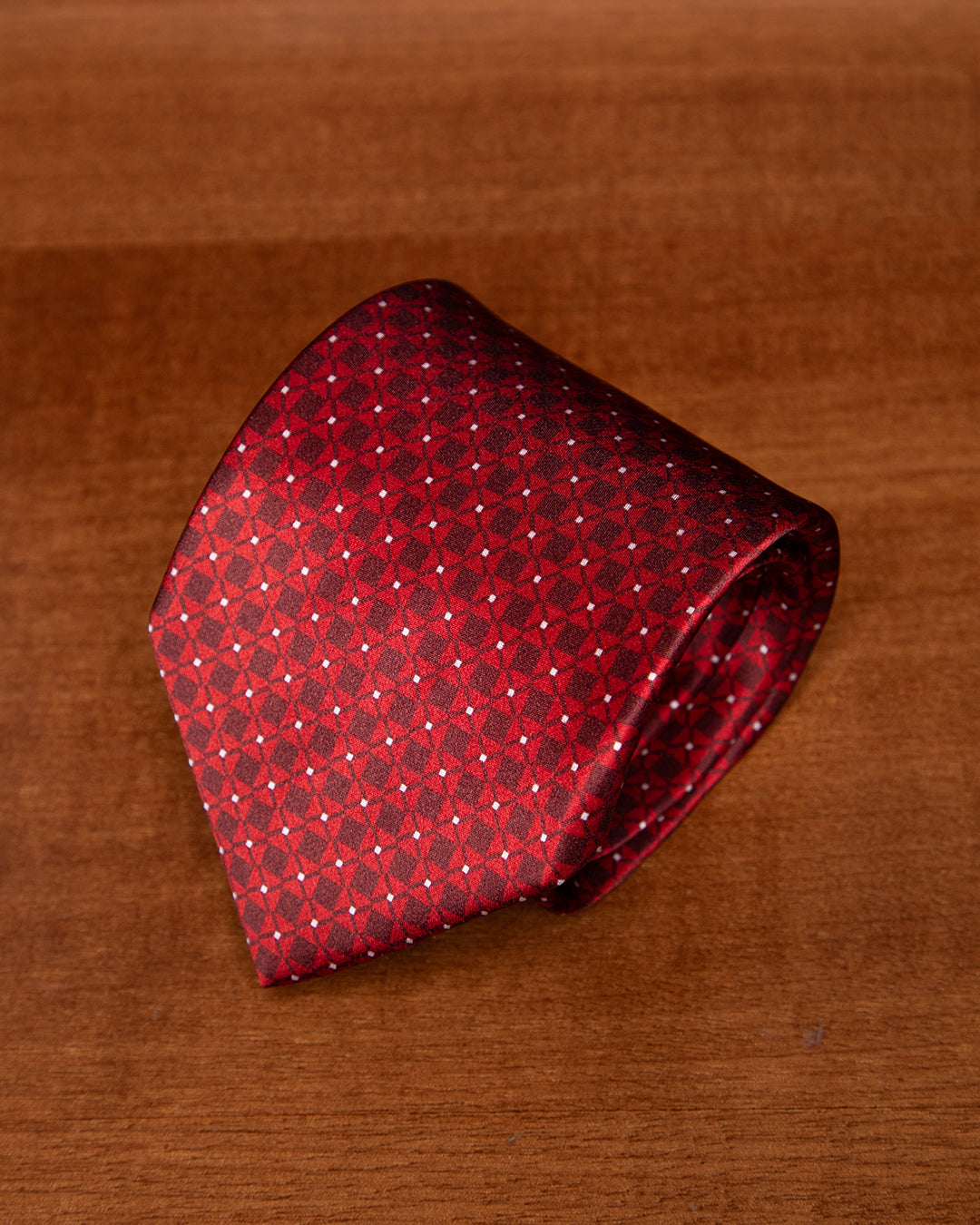 Cravatta Rosso Rubino con Motivo Geometrico