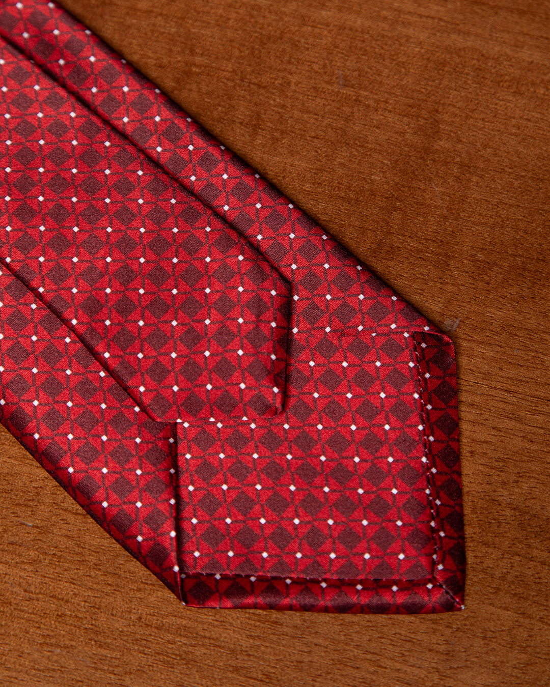 Cravatta Rosso Rubino con Motivo Geometrico