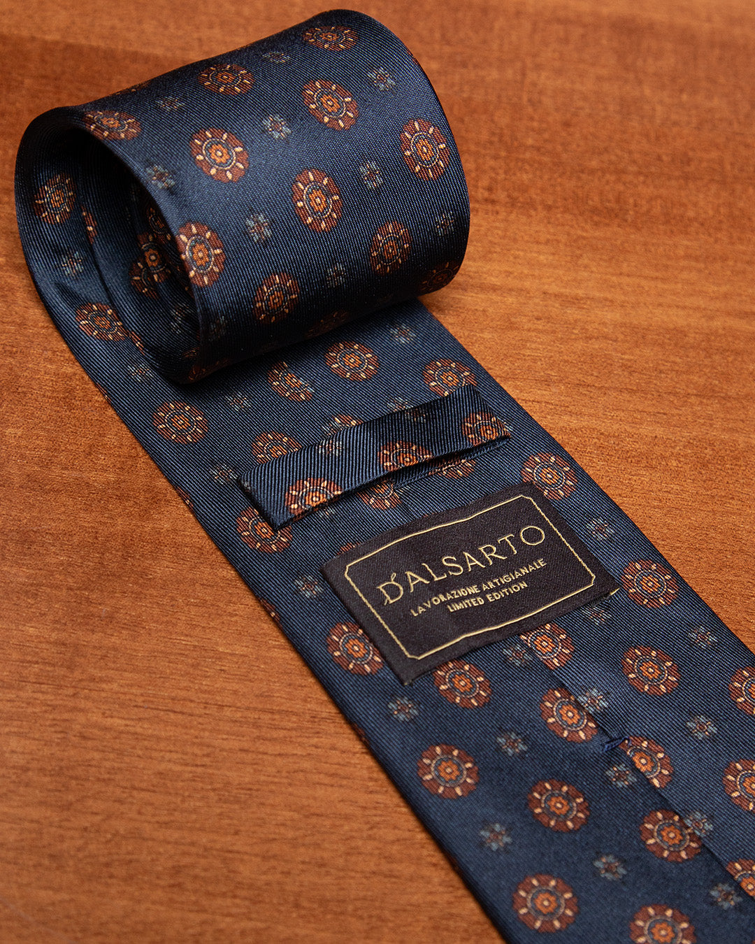 Cravatta Blu Antracite con Micro-Fiori Rame