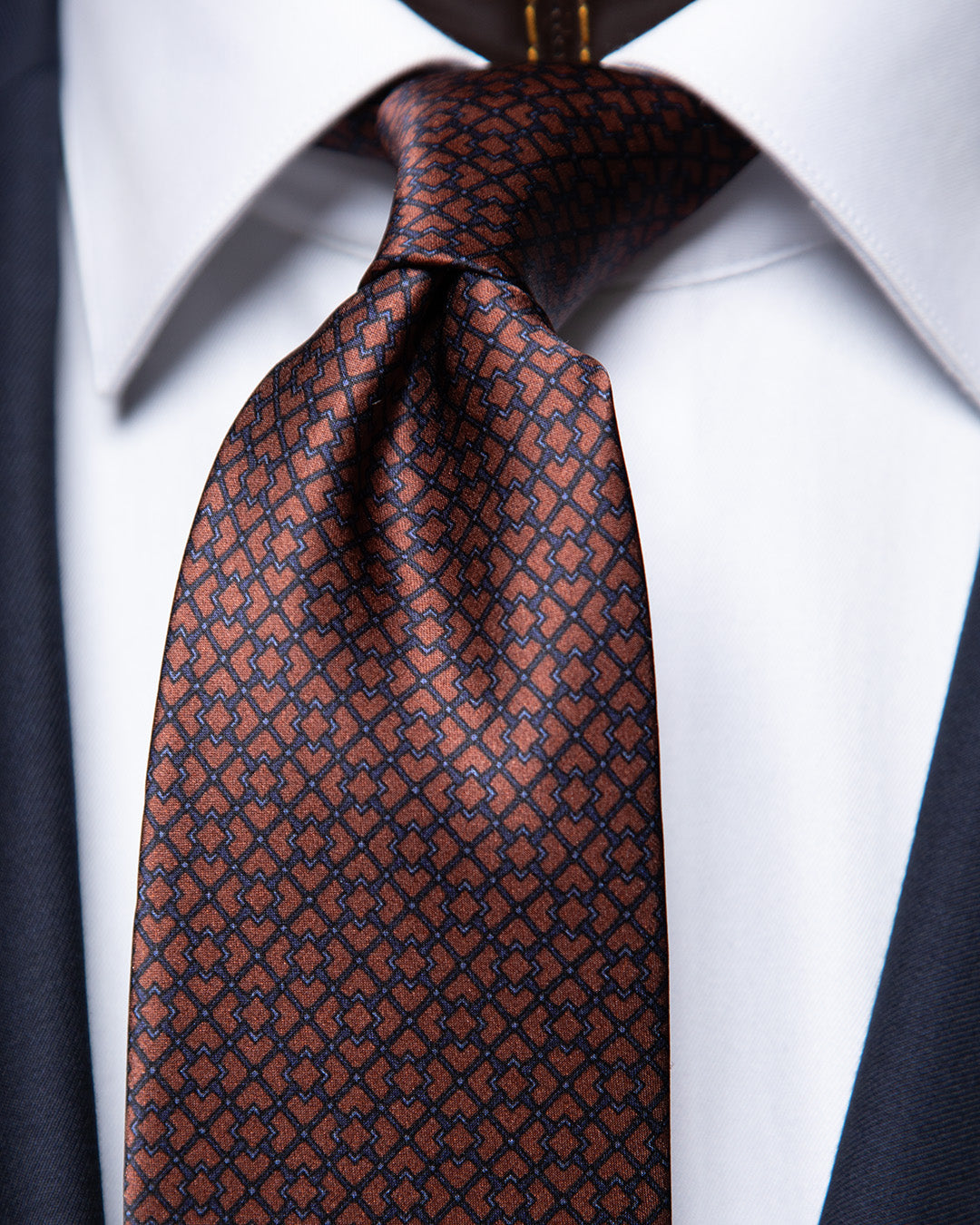Cravatta Rame e Blu Navy con Motivo Geometrico ad Intreccio