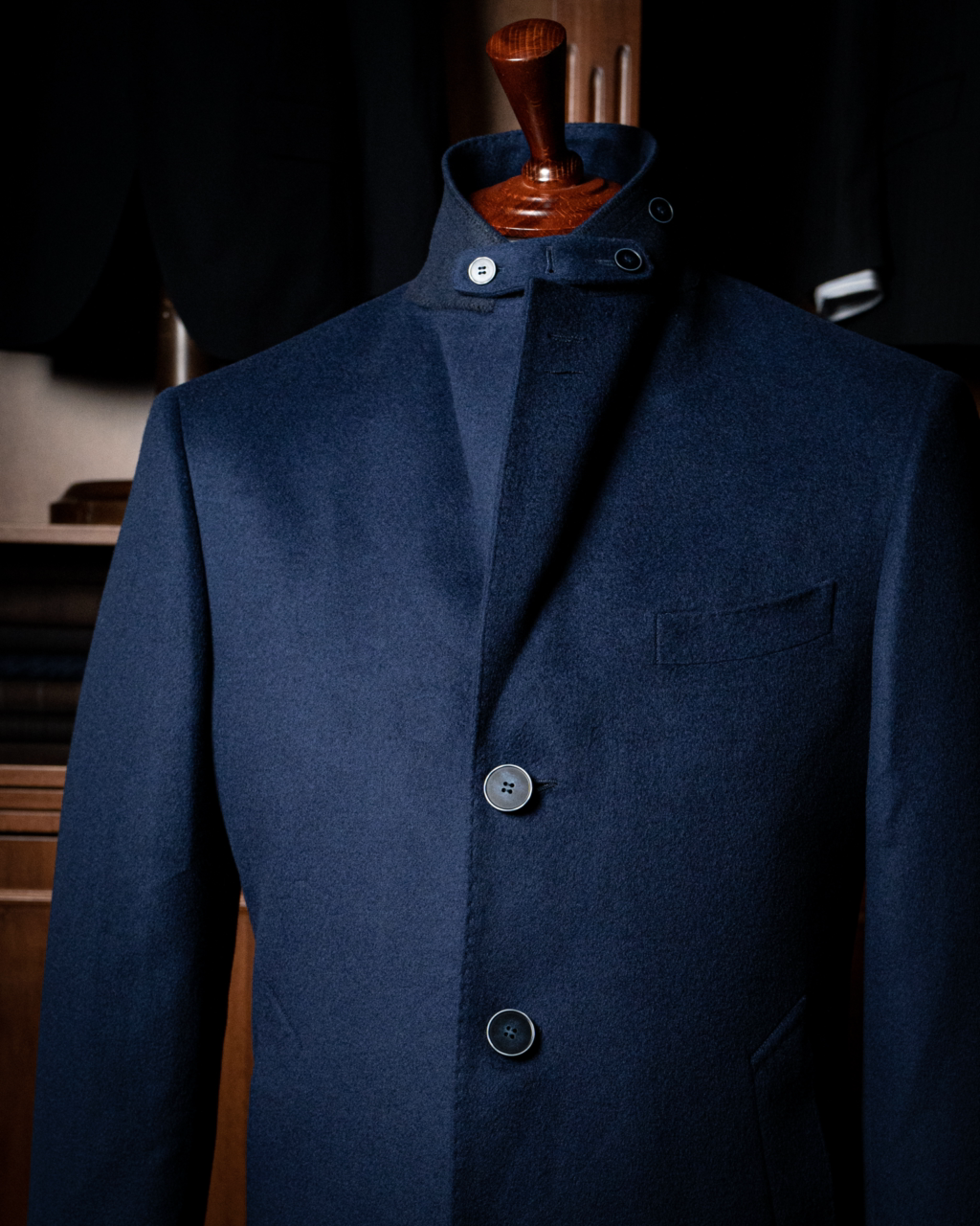 Cappotto Blu Scuro Tre Bottoni