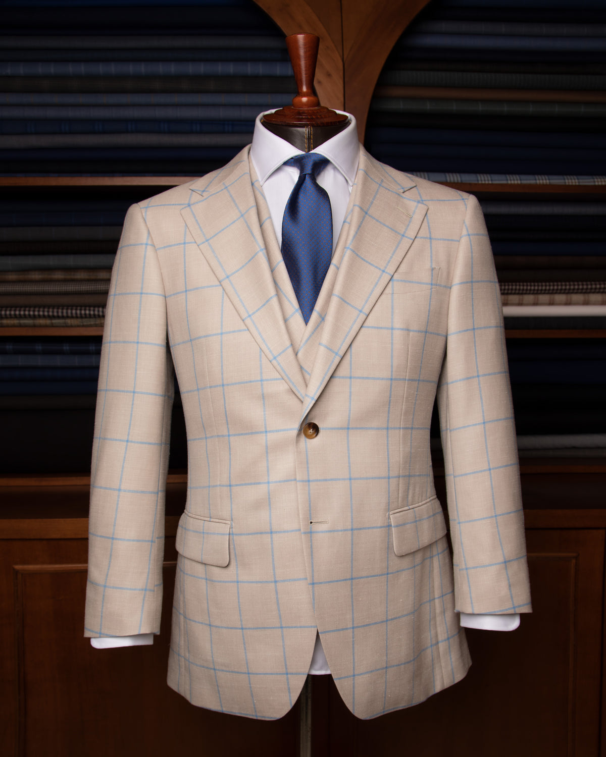 Abito Giotto Beige a Quadri Blu con Gilet