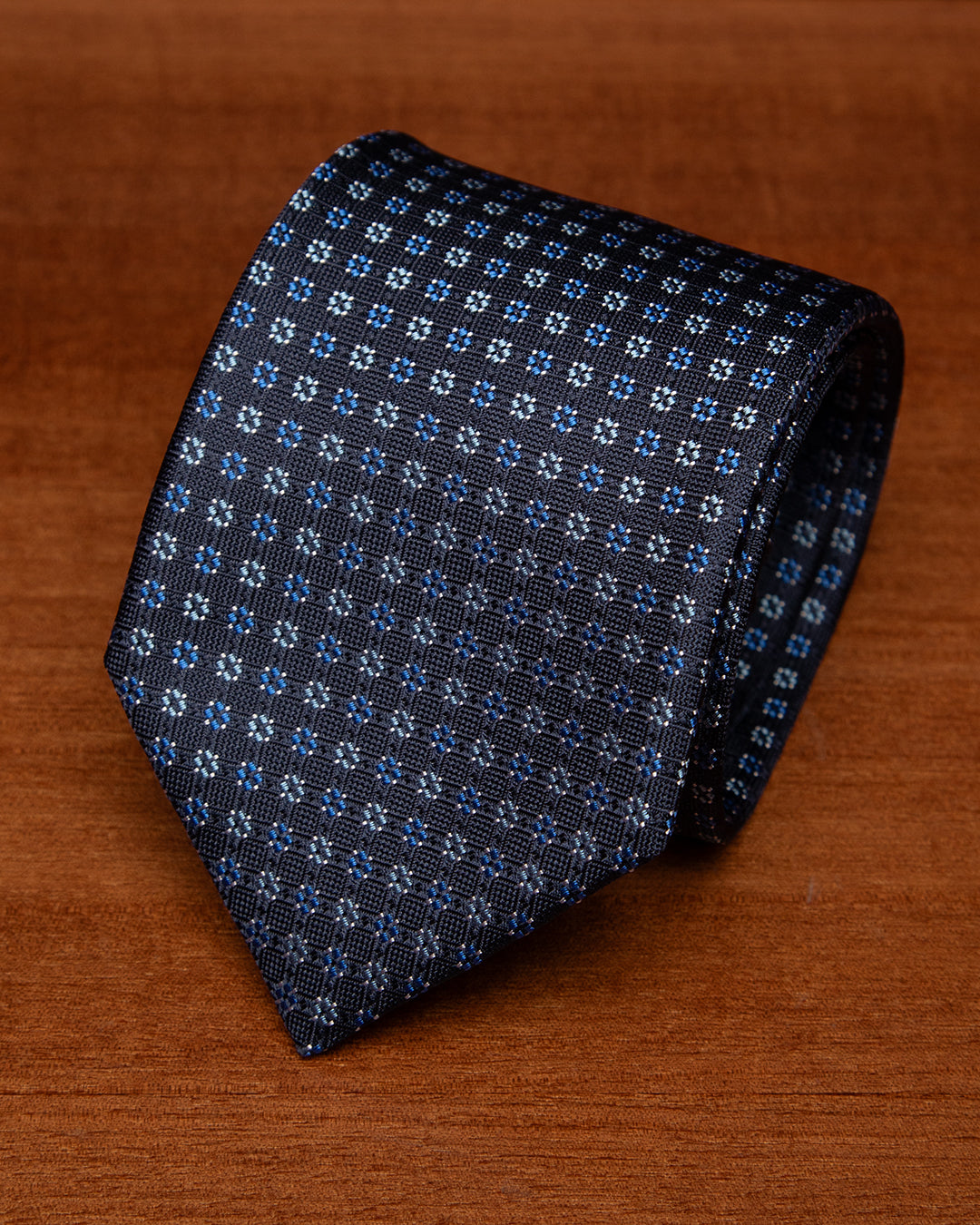 Cravatta Blu con Microquadri Azzurri