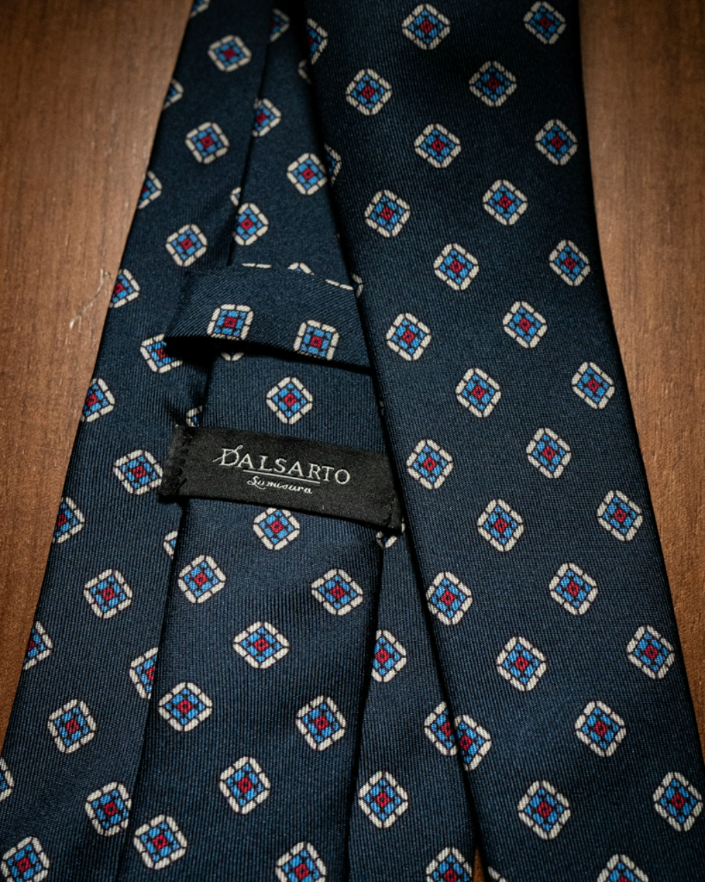 Cravatta Blu con Rombi Rubino