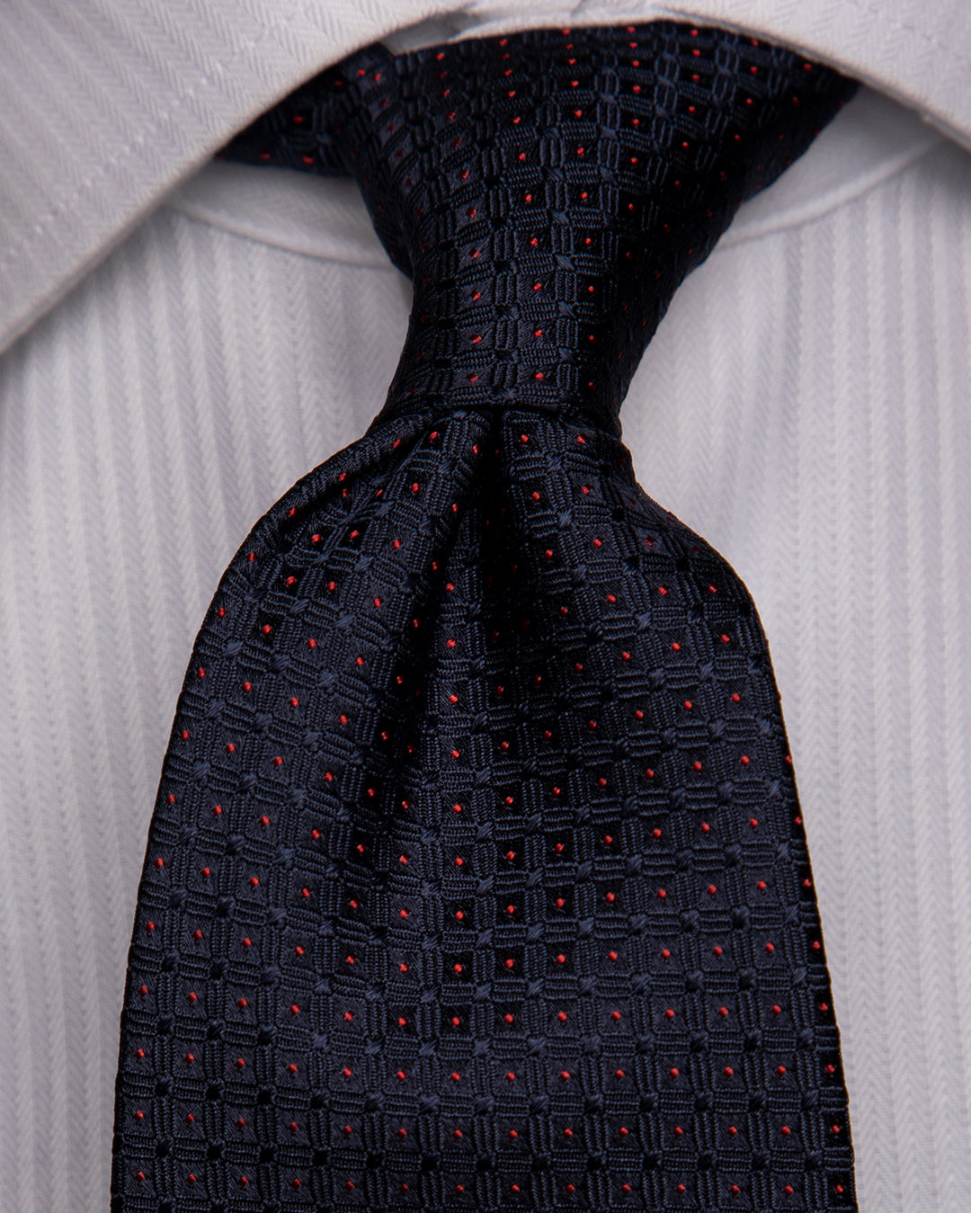 Cravatta Jacquard Blu Notte Con Griglia Blu Notte E Puntini Rossi