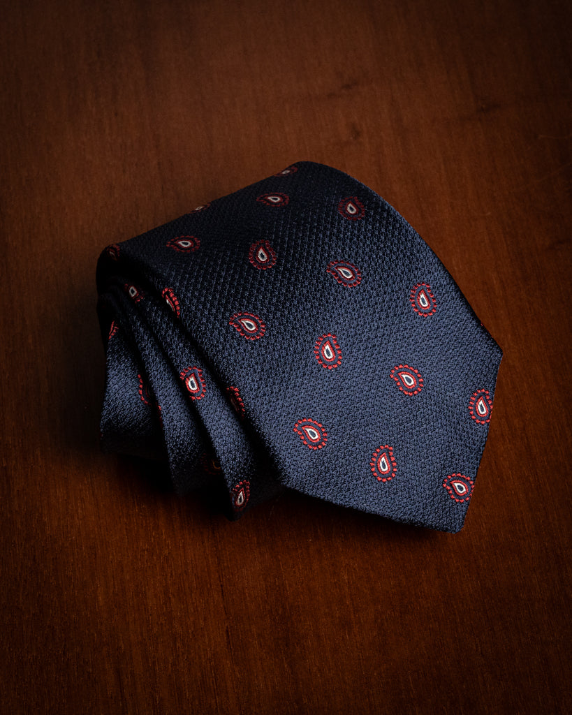 Cravatta Jacquard Blu Notte Operata con Paisley Rosso Minio e Bianco Panna