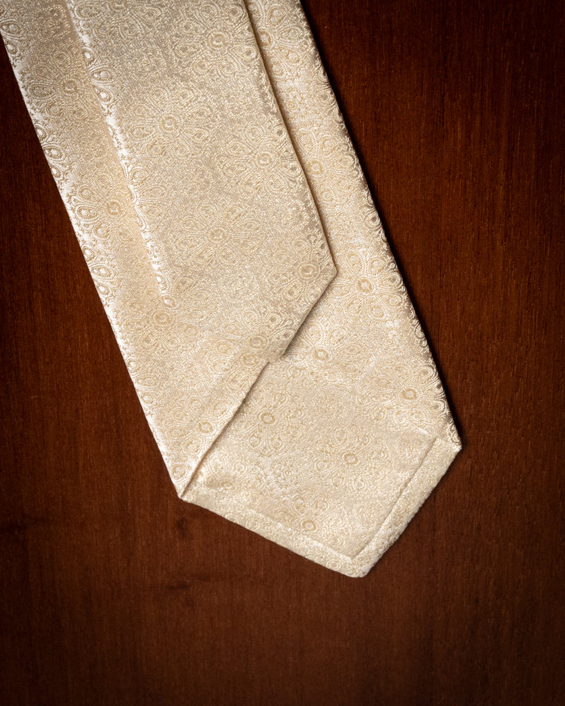 Cravatta Jacquard Champagne con Motivo Floreale