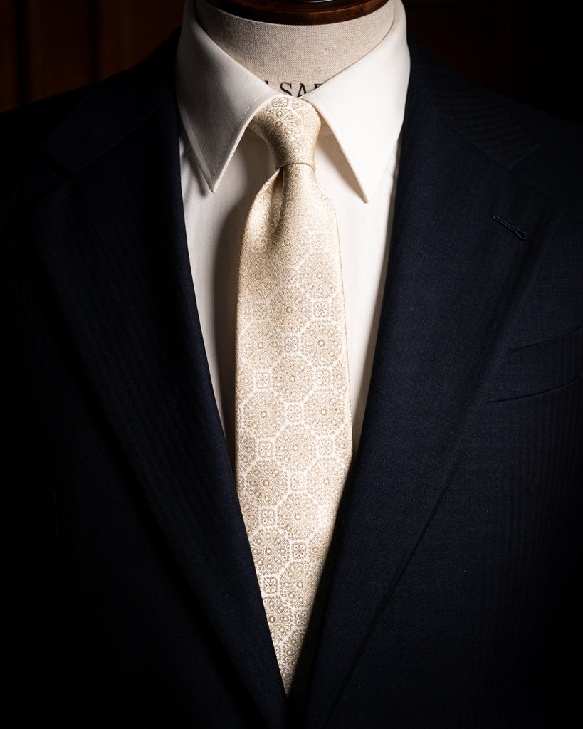 Cravatta Jacquard Champagne con Motivo Floreale