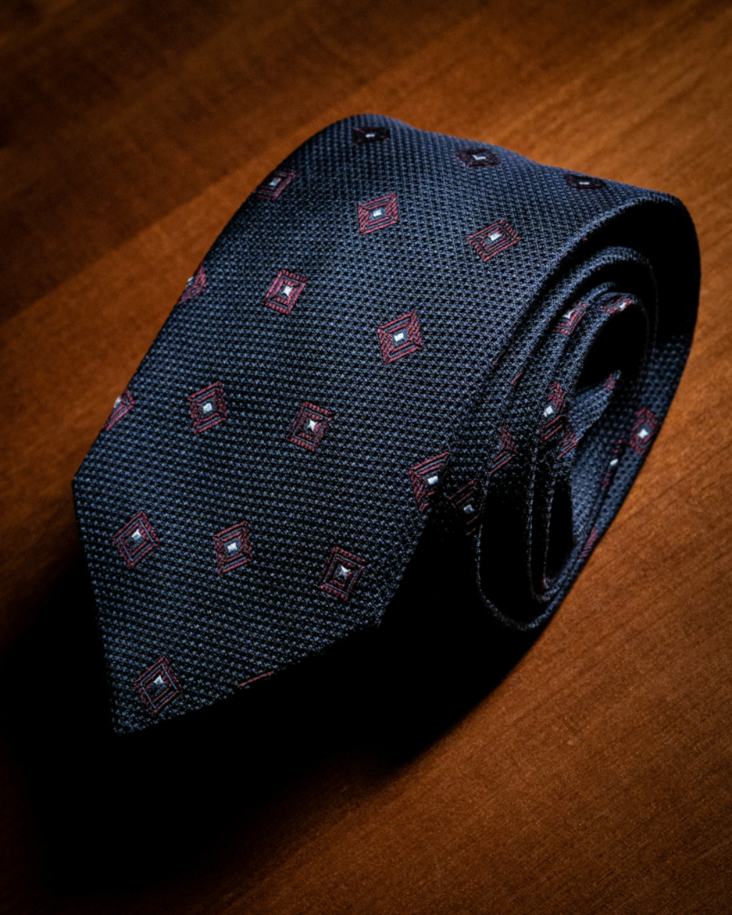 Cravatta Blu con Fantasia Rombi Bordeaux