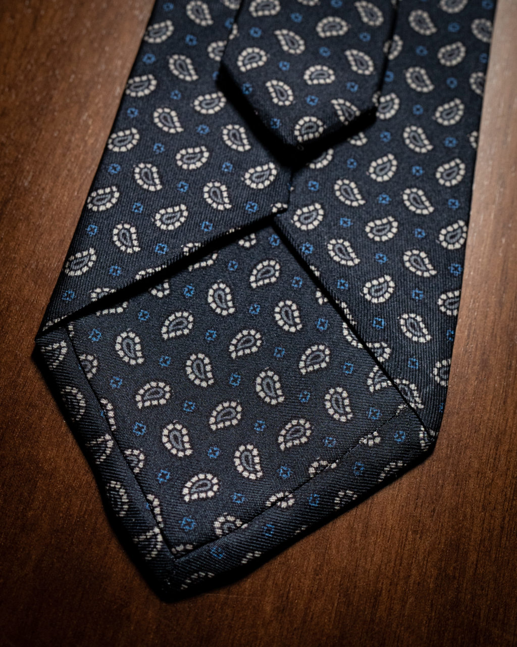 Cravatta Blu Notte con Paisley Grigio