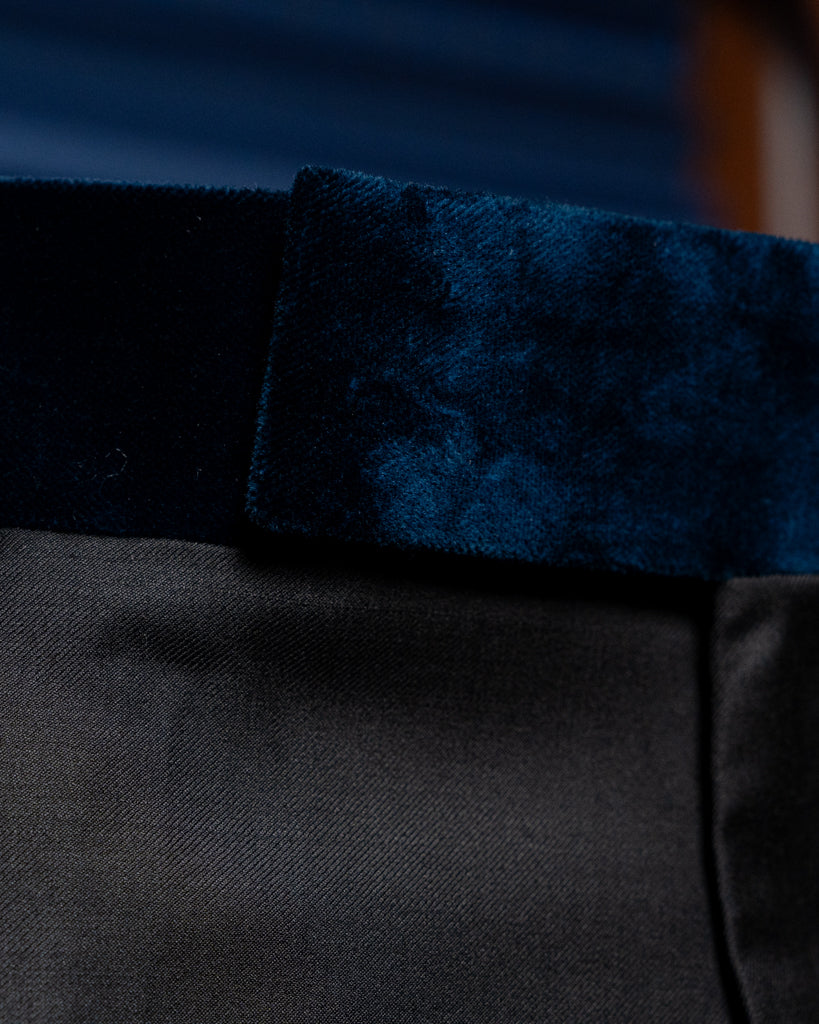 Pantalone Nero Unito con Banda in Velluto Blu