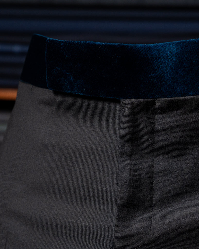 Pantalone Nero Unito con Banda in Velluto Blu