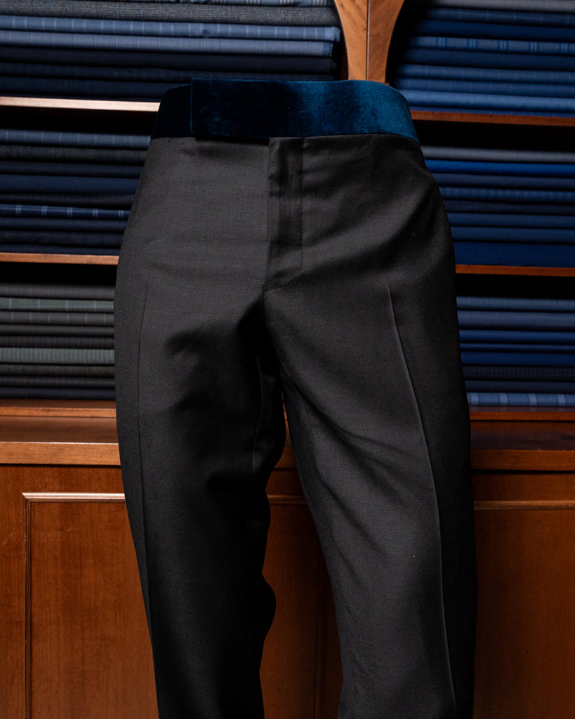 Pantalone Nero Unito con Banda in Velluto Blu