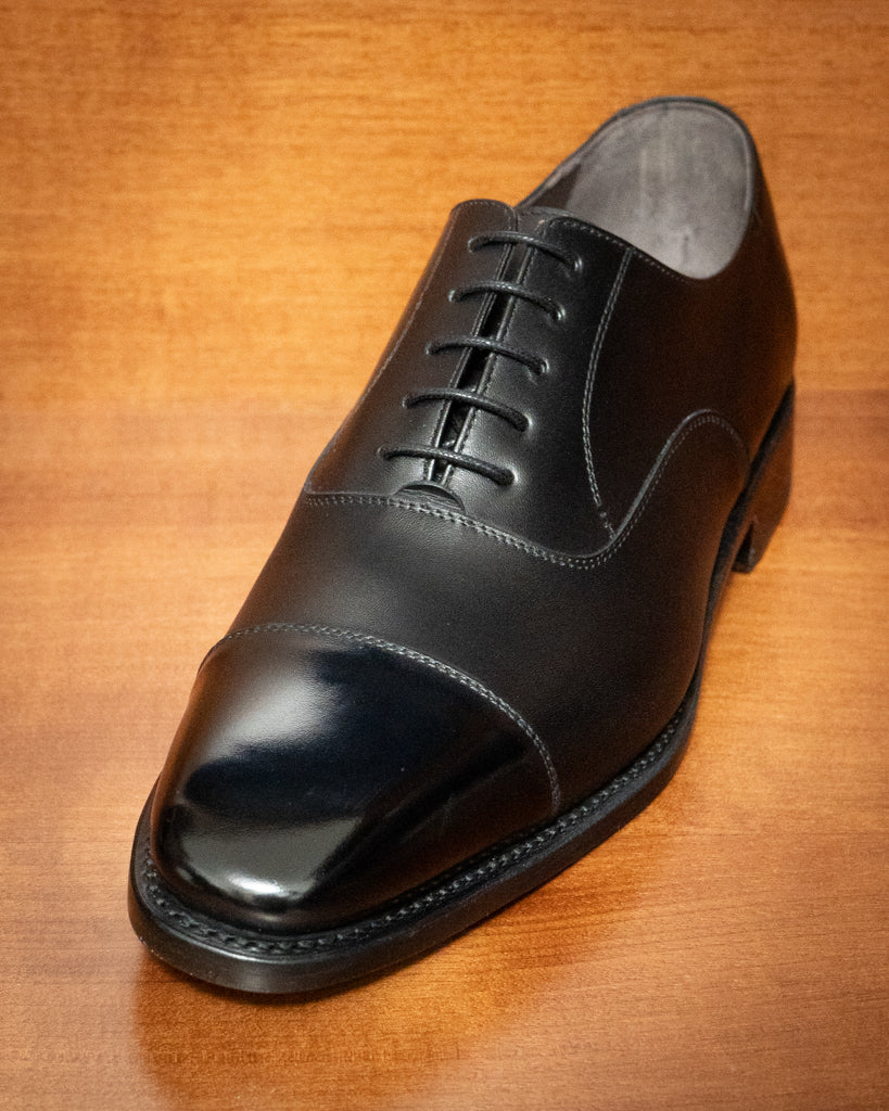 Polished Toe Oxford Shoe