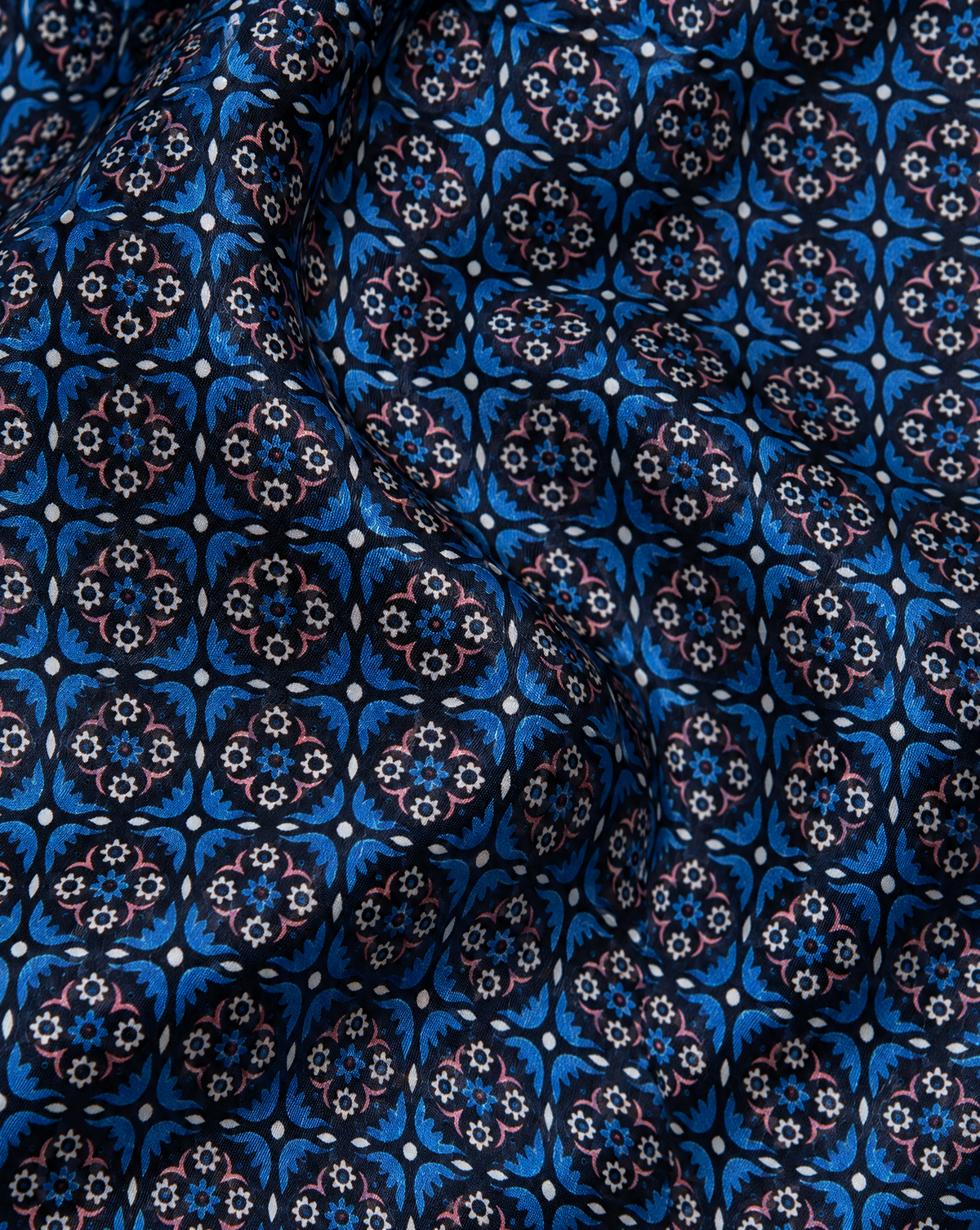 Cravatta Blu Notte con Arabesco Cobalto e Fiore Rosa