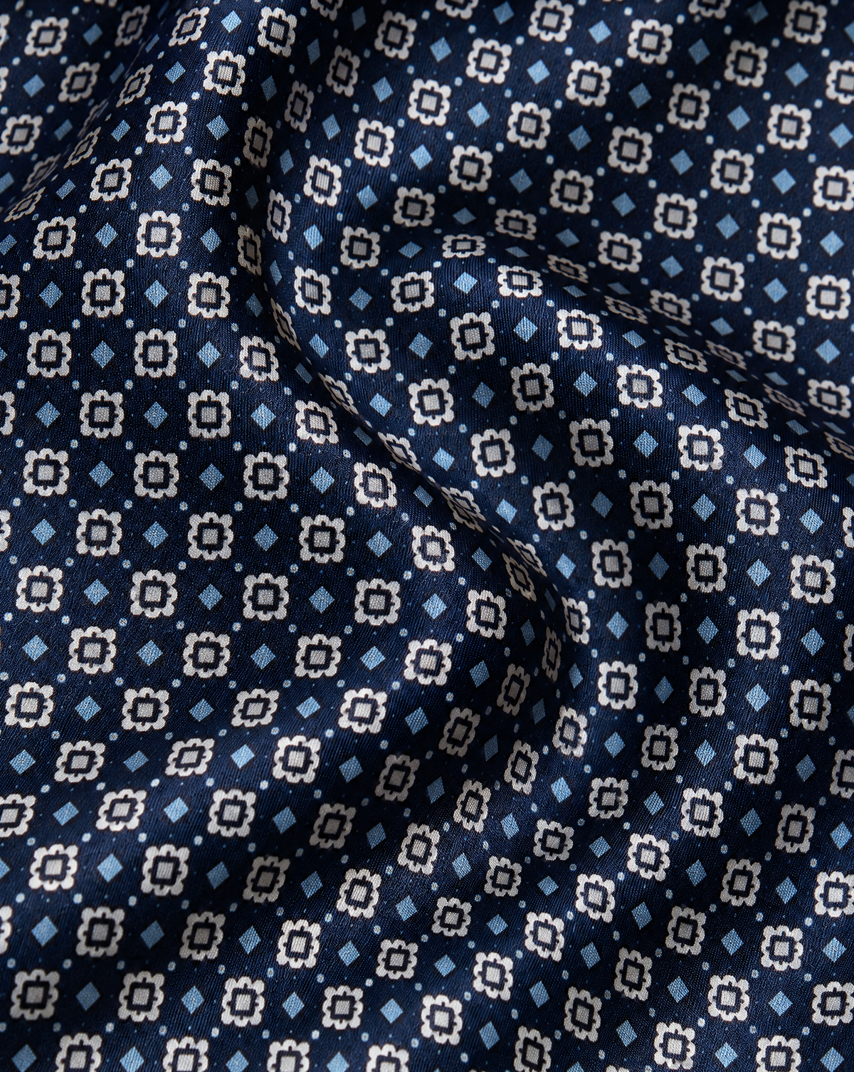 Cravatta Blu Tema Floreale con Reticolo Bianco e Avio