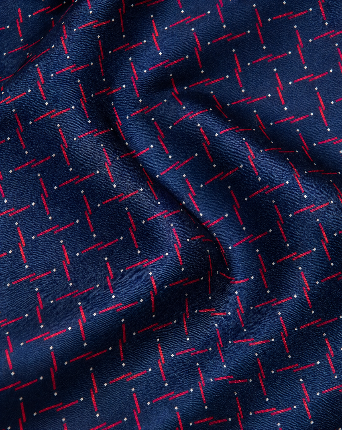 Cravatta Blu con Tratteggi Rosso Corallo e Punti Bianchi