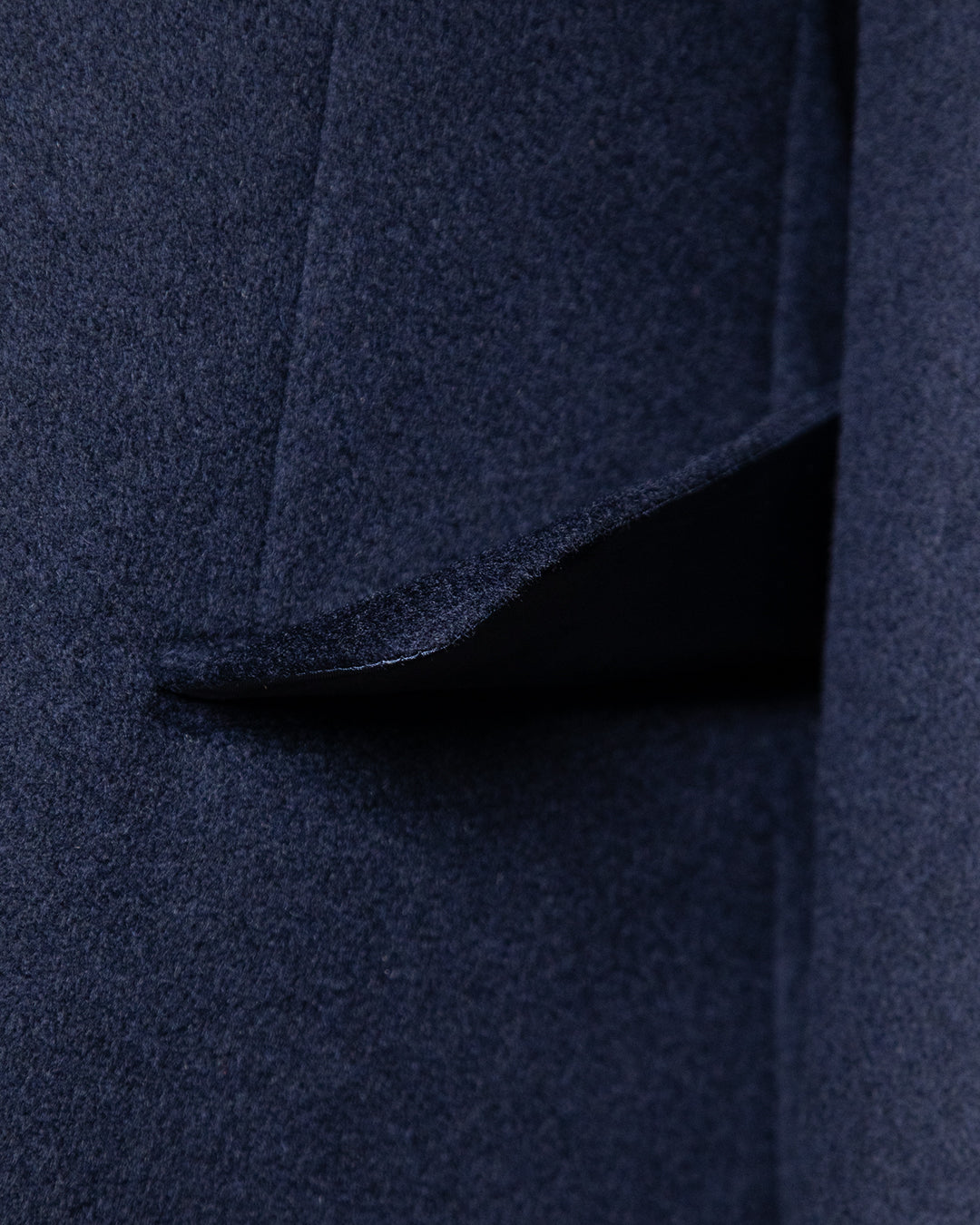 Tessuti Sartoriali di Lusso: Guida Completa alla Scelta