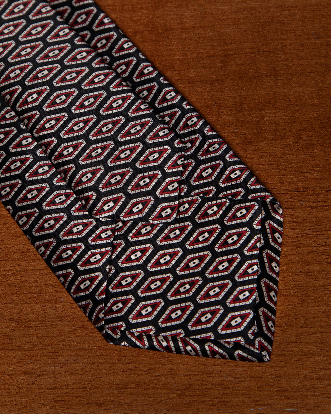 Cravatta Blu con Rombi Rosso Rubino