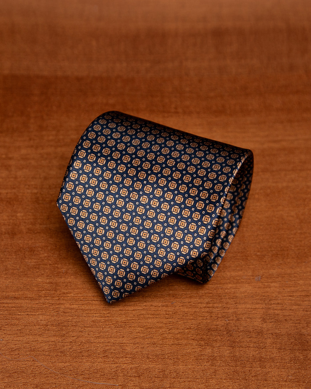 Cravatta Blu con Micro Motivo Greco Bronzo