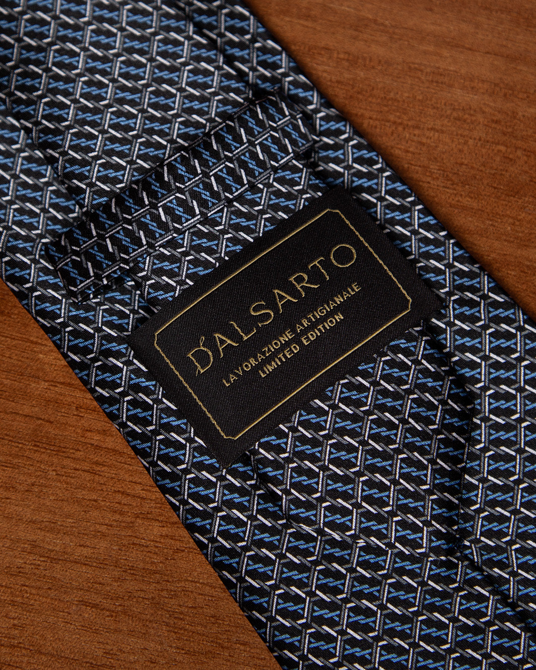 Cravatta Blu Notte con Reticolo Tridimensionale Argento
