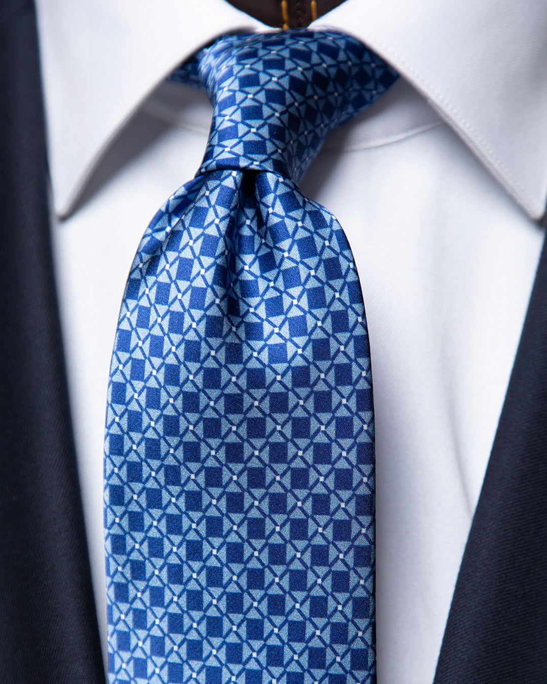 Cravatta Azzurra e Blu con Motivo Geometrico