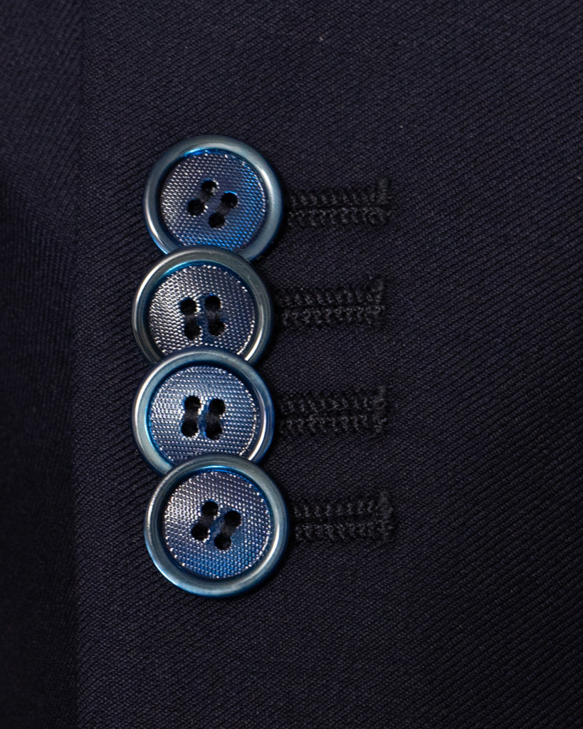 Abito Bernini Blu Scuro Tre Pezzi con Fodera Jacquard e Madreperla: Eleganza Versatile e Raffinata per Ogni Occasione.