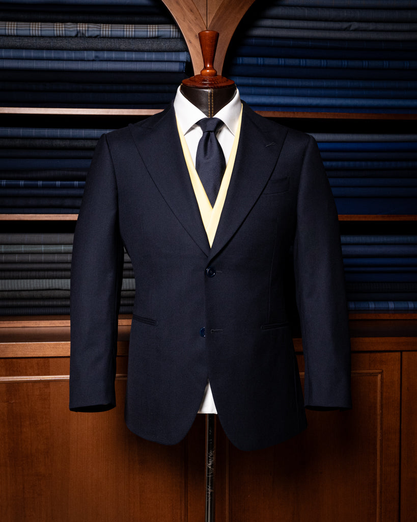 Abito Bernini Petrolio Scuro con Gilet Giallo