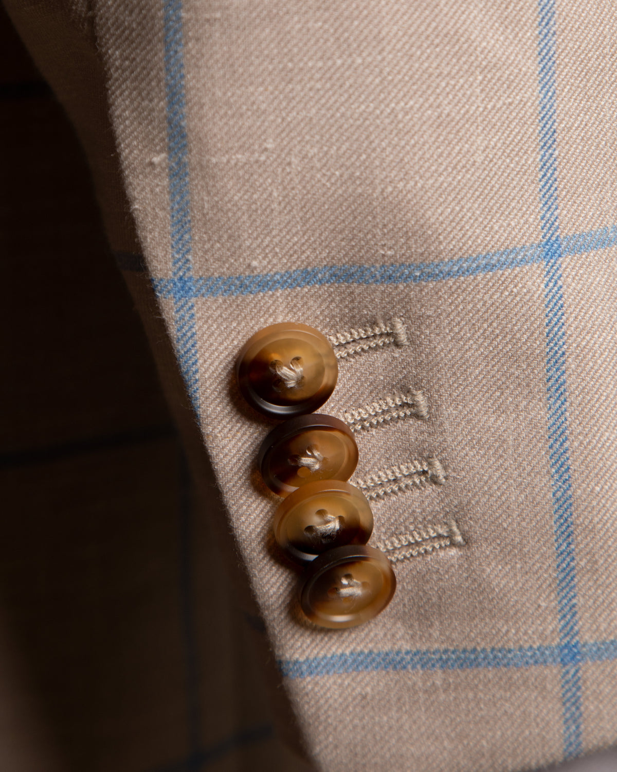 Abito Giotto Beige a Quadri Blu con Gilet