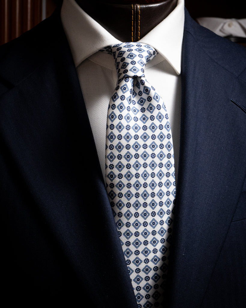 Agostino White Tie with Blue Diamonds