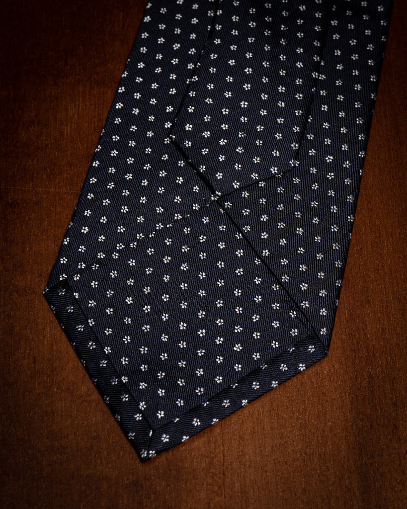 Cravatta Blu con Micro Fiori Bianchi