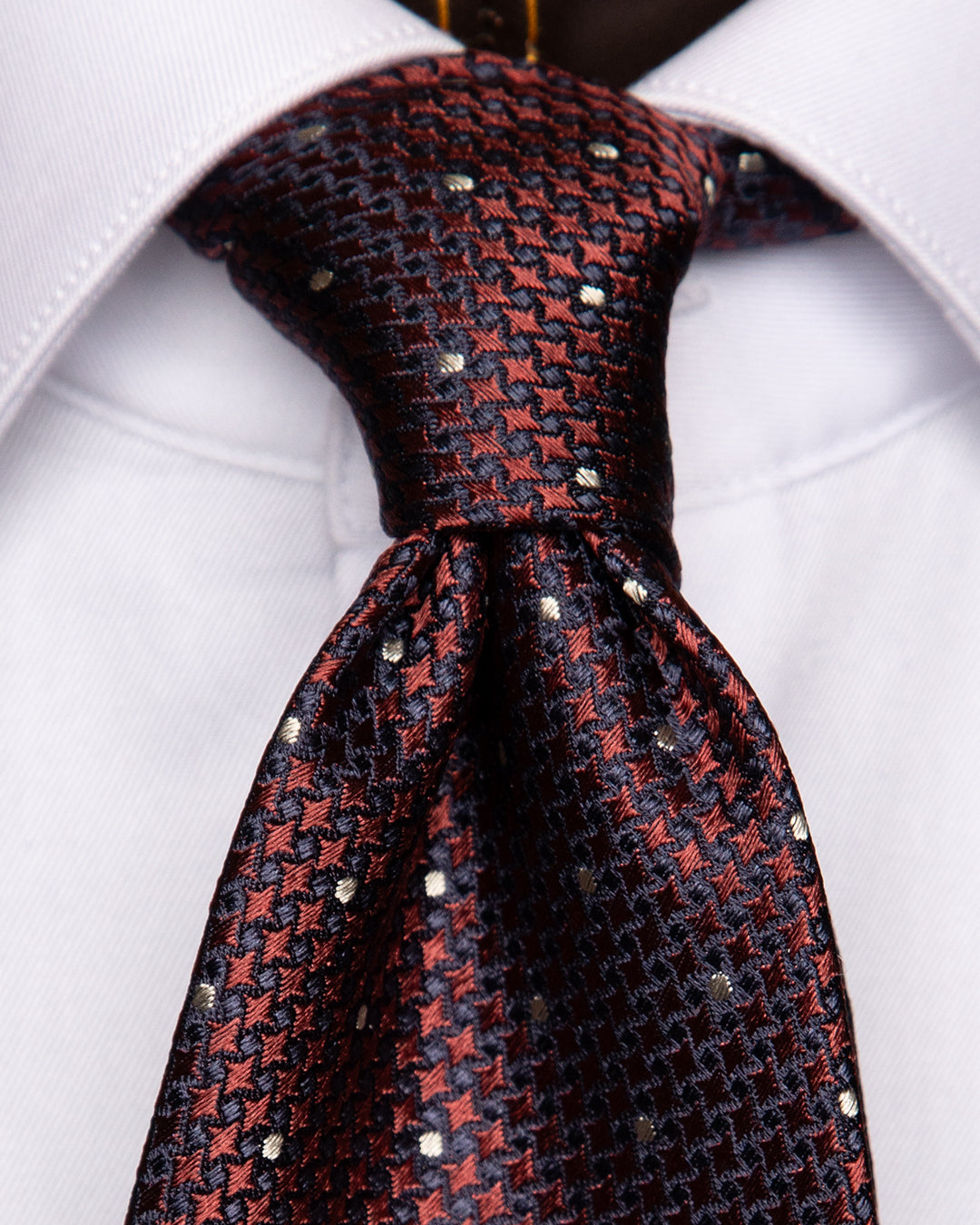 Cravatta Blu Elegante con Rombi Bordeaux