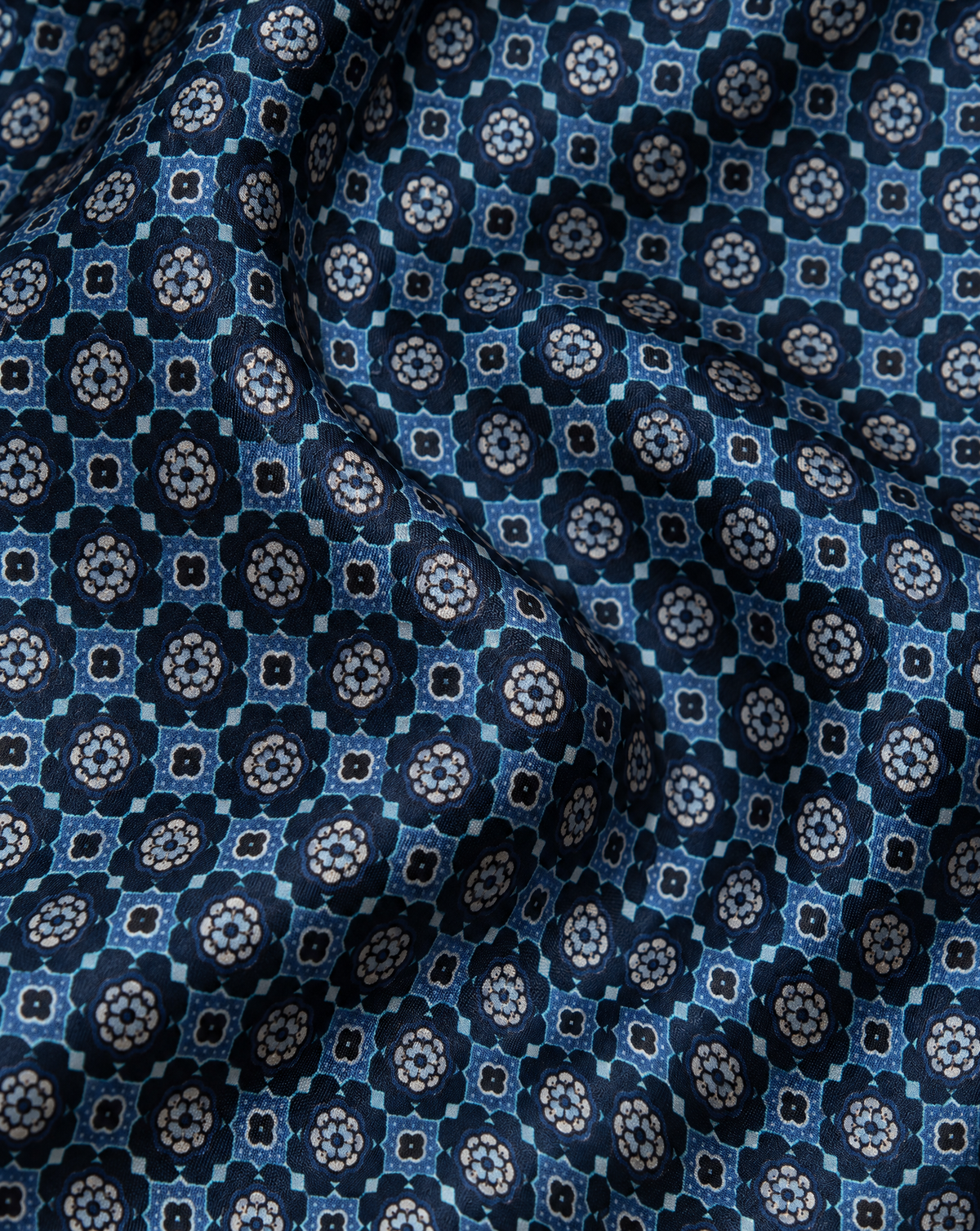 Cravatta Blu Notte e Ceruleo con Rosoni Floreali